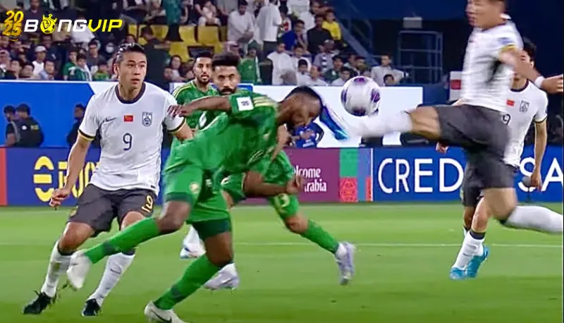 cầu thủ Trung Quốc đá kungfu vào đầu hậu vệ Arab Saudi Cầu thủ Trung Quốc đá kungfu vào đầu hậu vệ Arab Saudi - Tác động đến bóng đá Trung Quốc