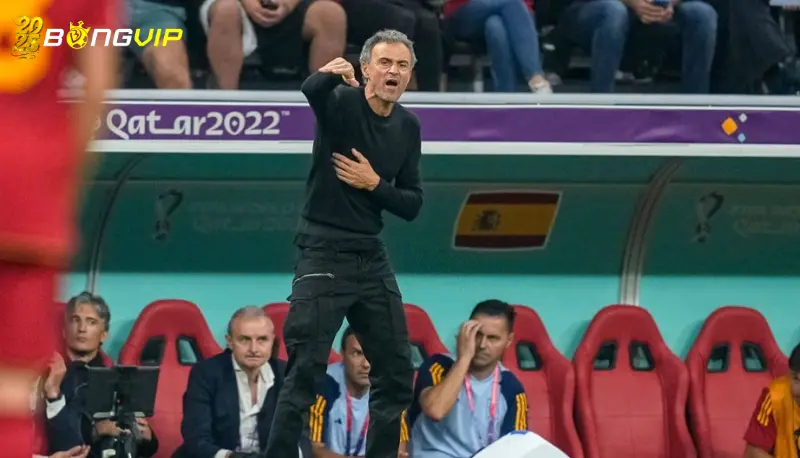 HLV Enrique thắng lớn với canh bạc loại Mbappe Enrique tái thiết PSG: từ hỗn loạn đến đoàn kết